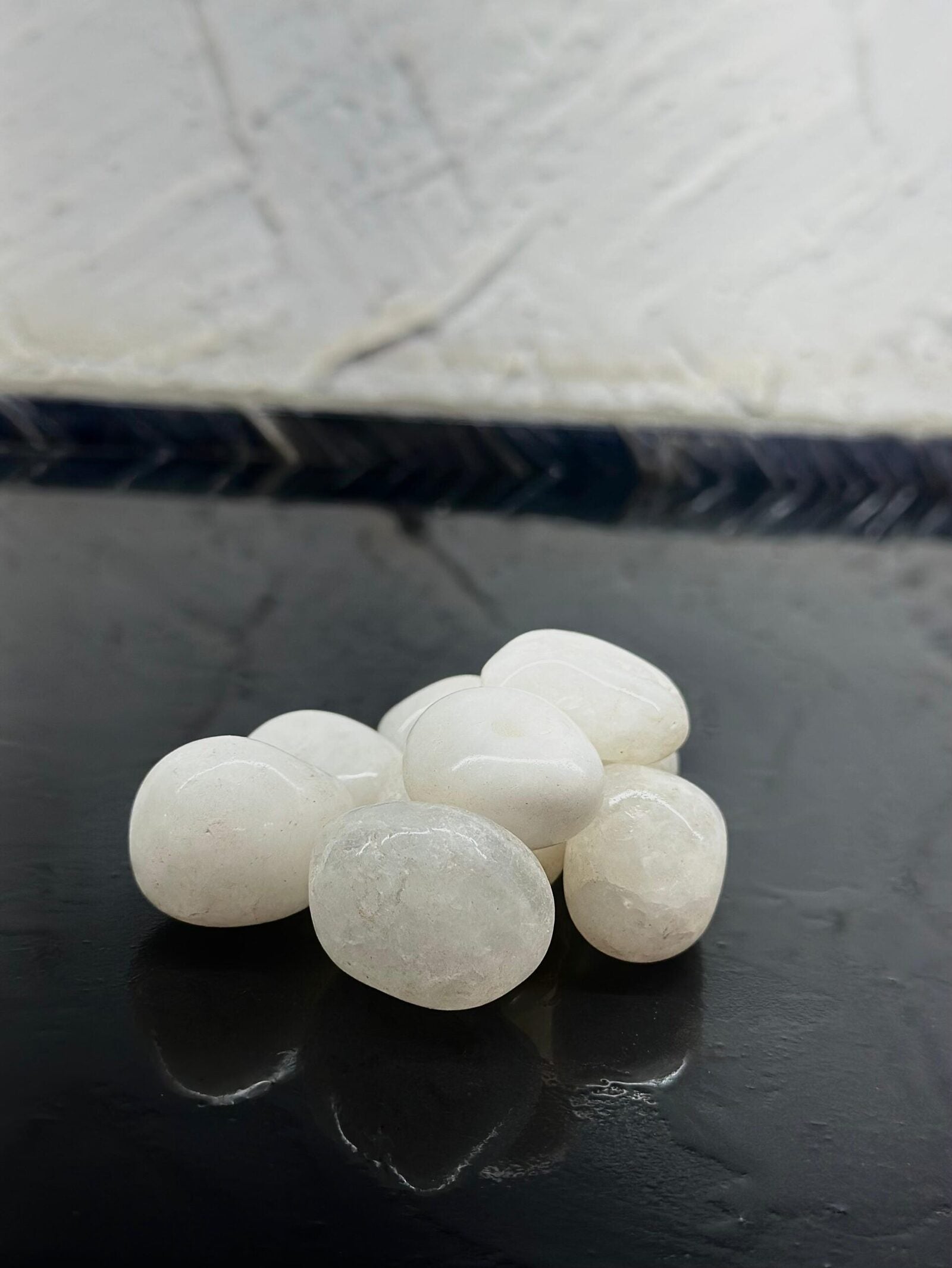 White Polished Pebbles small/ Kg