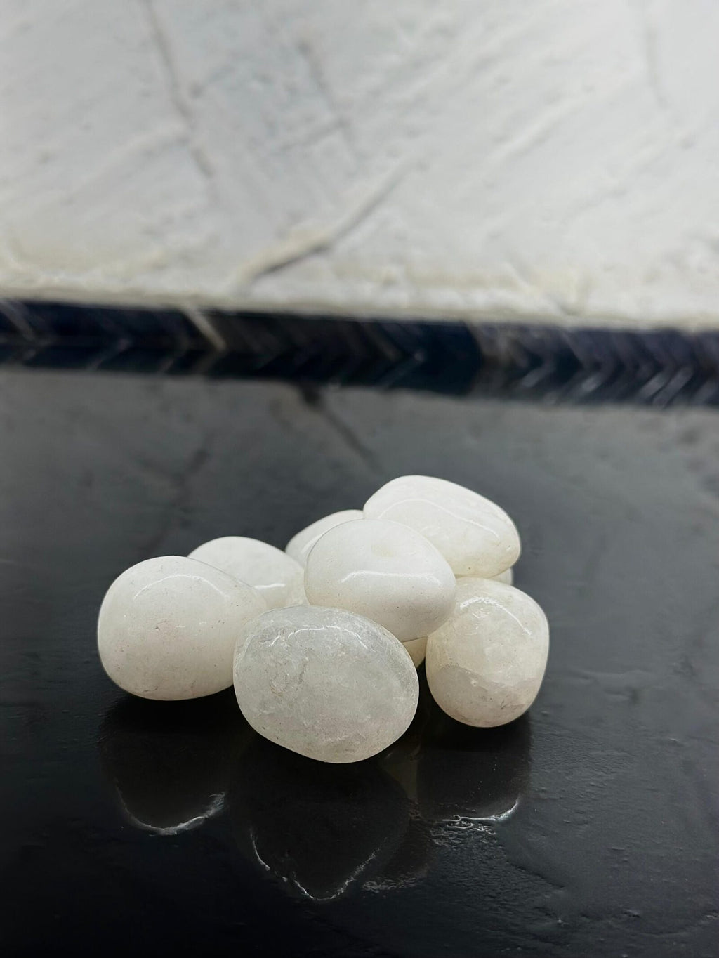 White Polished Pebbles small/ Kg