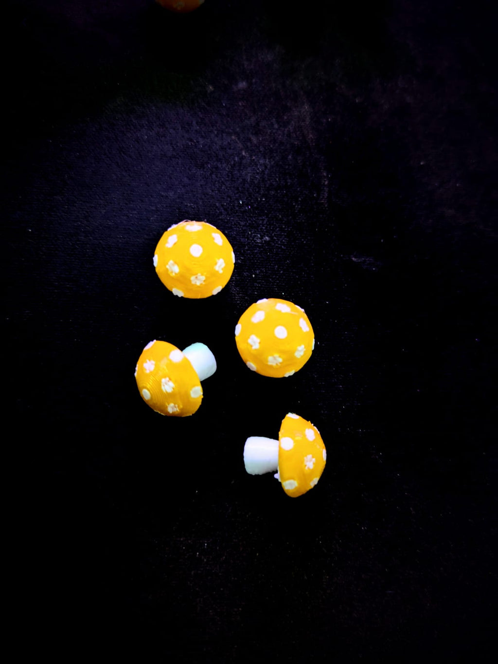 3D Yellow and White Mushrooms - Small